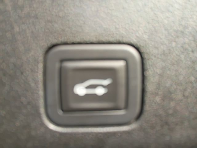 Used 2024 GMC Yukon Denali w/ Advanced Technology Package image 15