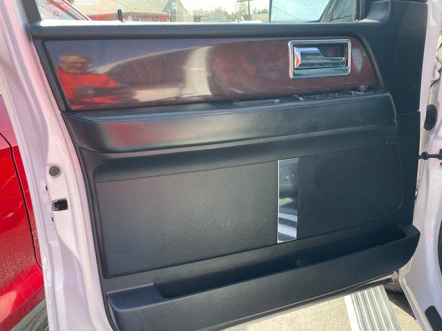 Used 2016 Lincoln Navigator Select image 10