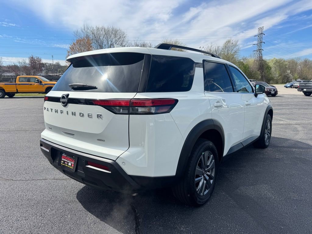 Used 2025 Nissan Pathfinder SV image 7