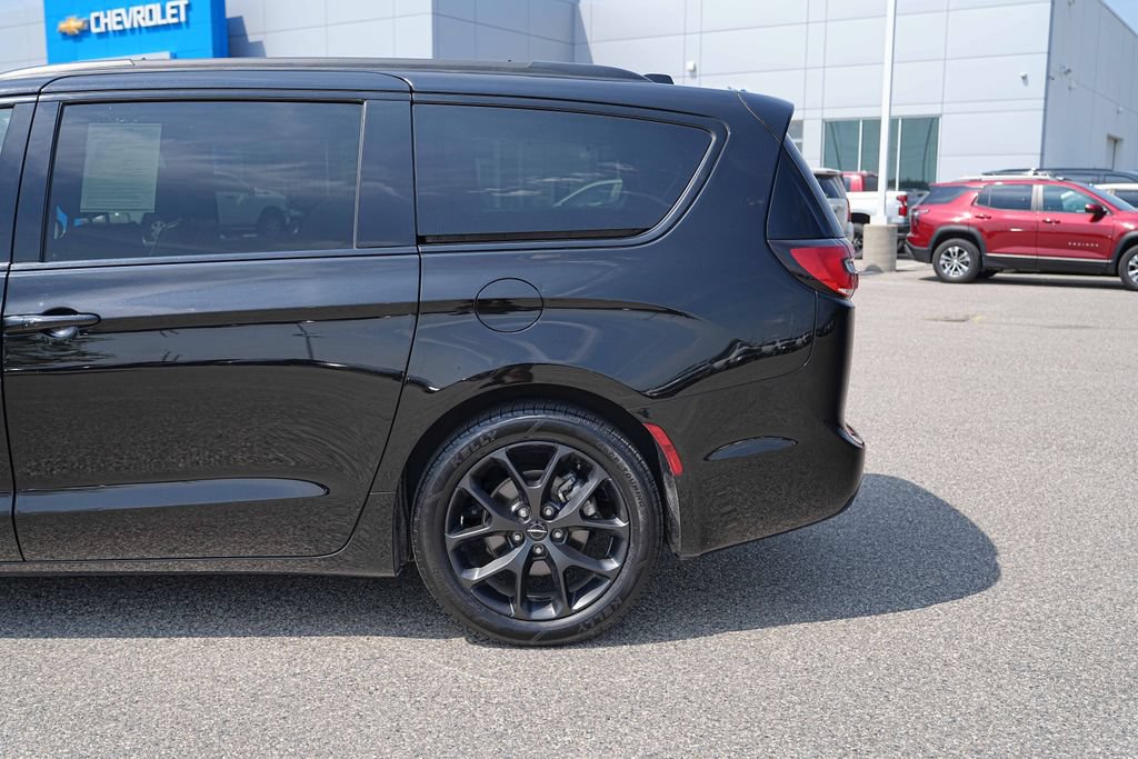Used 2025 Chrysler Pacifica Limited FWD image 12