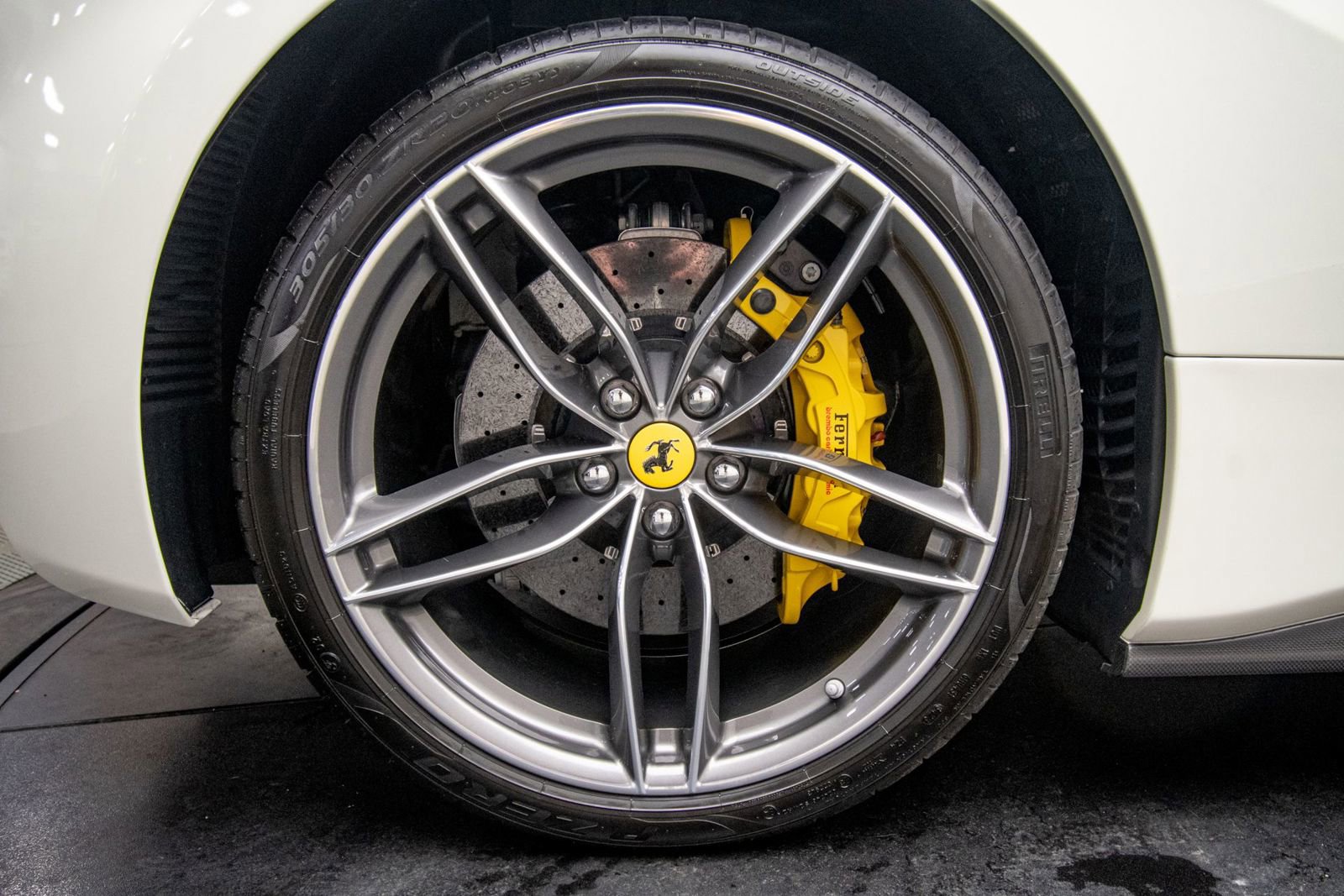 Used 2017 Ferrari 488 Spider image 44