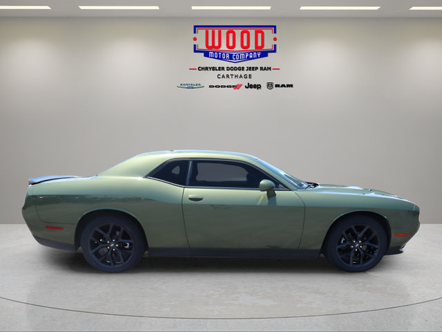 Used 2021 Dodge Challenger SXT w/ Blacktop Package RWD image 4