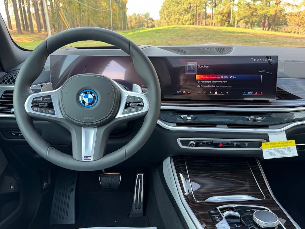 Used 2025 BMW X5 xDrive50e w/ M Sport Package image 3