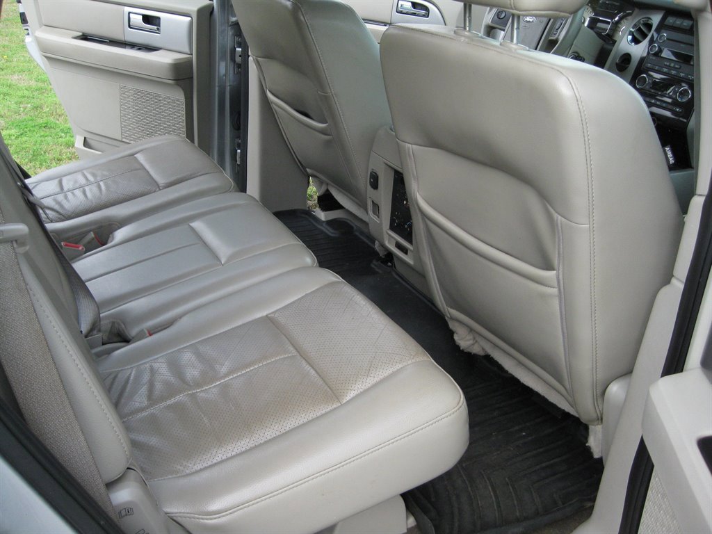 Used 2013 Ford Expedition Limited RWD image 31