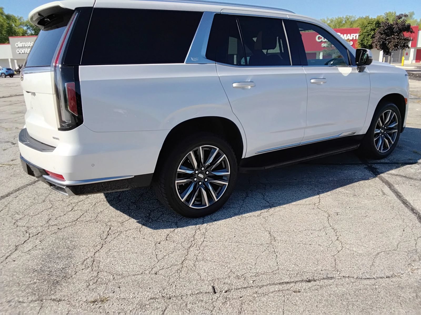 Used 2021 Cadillac Escalade Premium Luxury AWD/4WD image 5