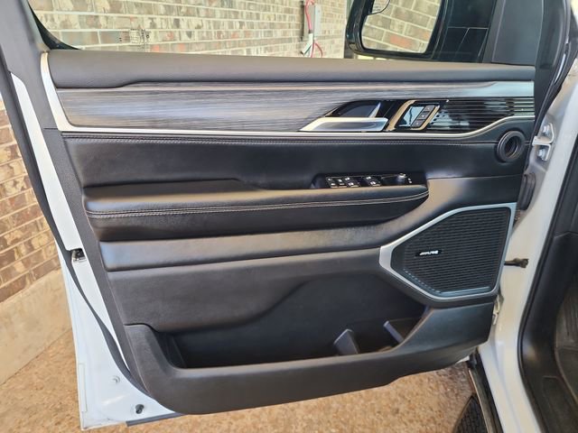 Used 2024 Jeep Wagoneer Series II w/ Flexible Seating Group image 9