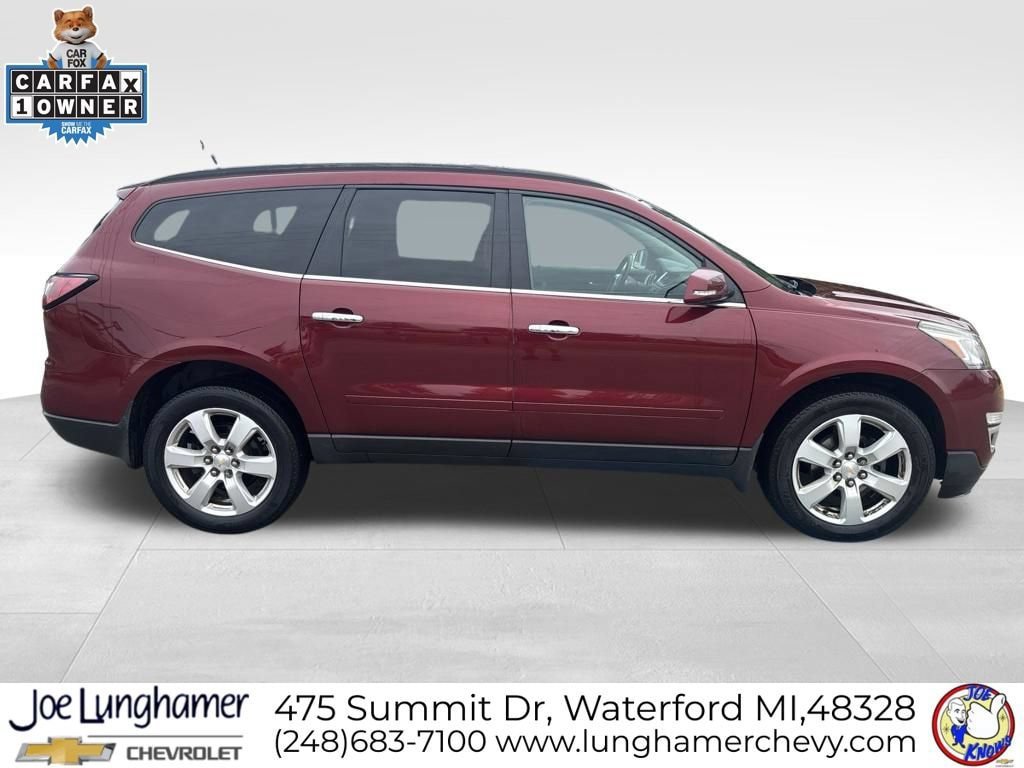 Used 2017 Chevrolet Traverse LT w/ Style and Technology Package FWD image 2