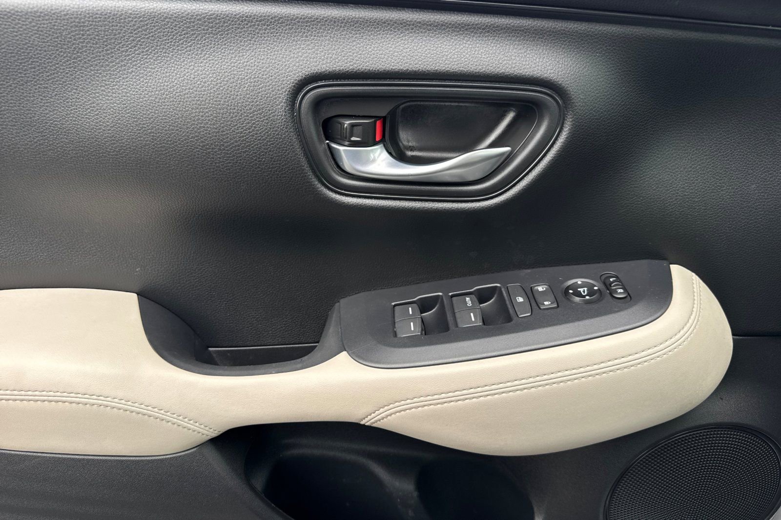 Certified 2025 Honda HR-V LX image 11