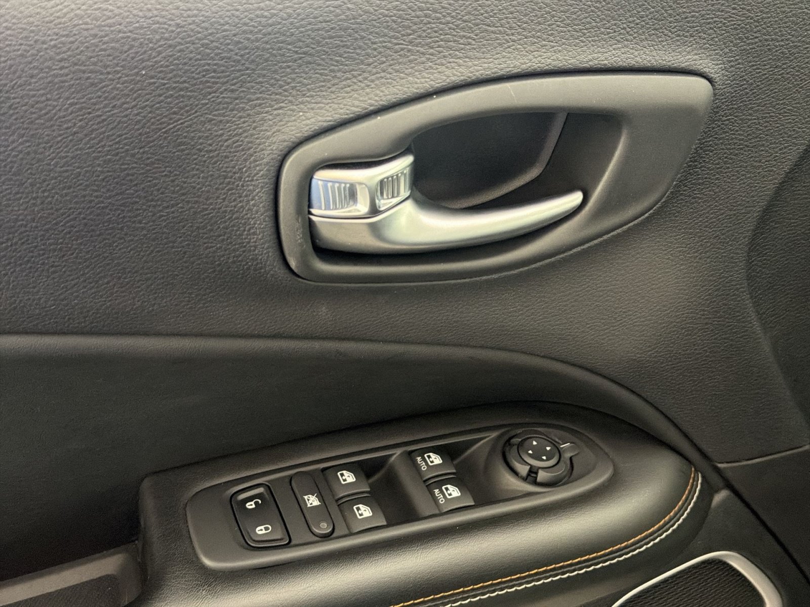 Used 2019 Jeep Compass Latitude w/ Popular Equipment Group AWD/4WD image 15
