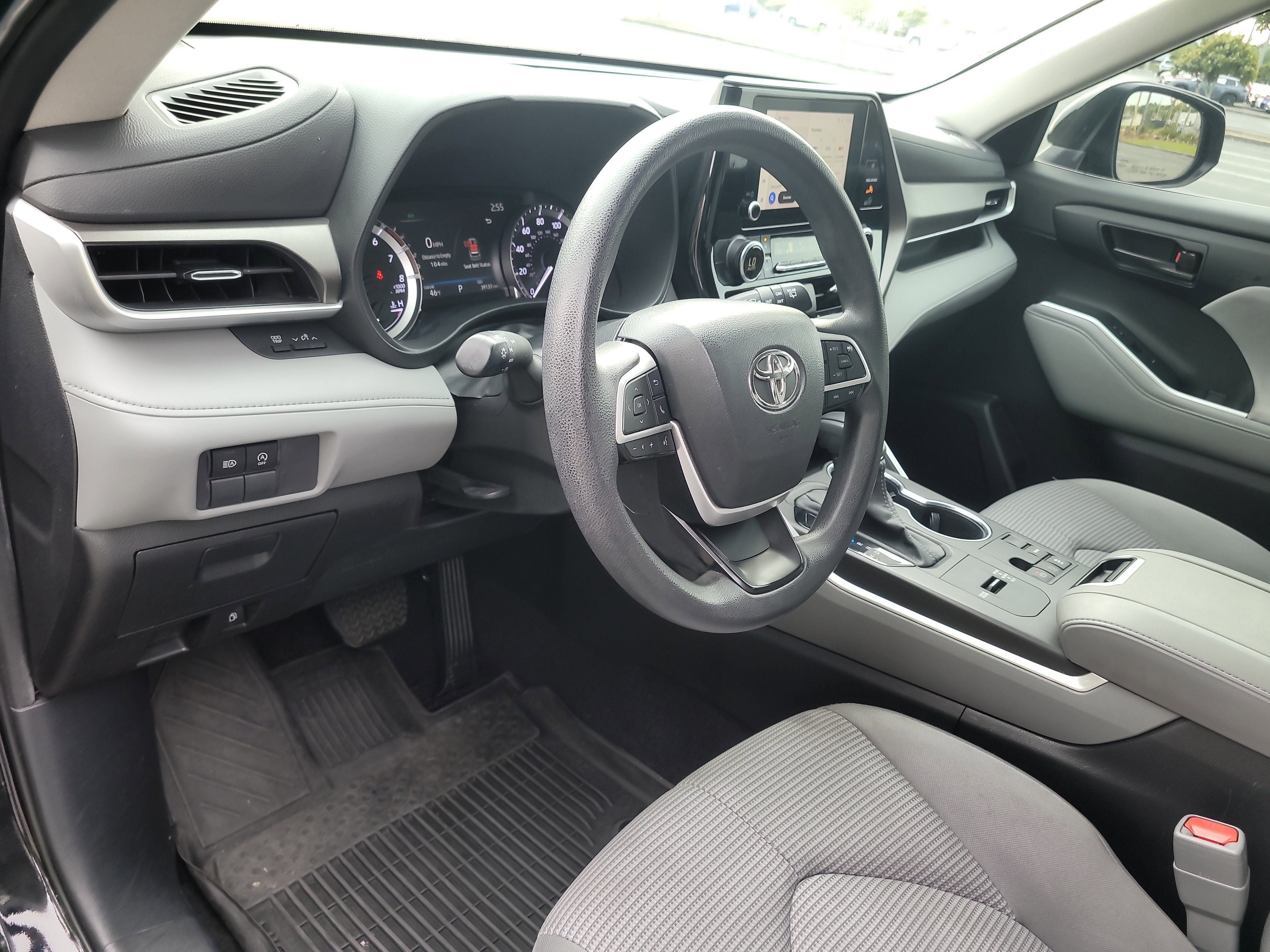 Used 2023 Toyota Highlander L FWD image 20