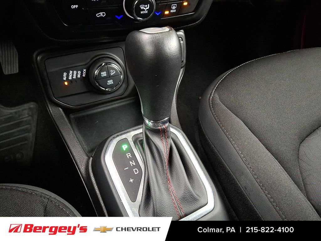 Used 2023 Jeep Renegade Trailhawk AWD/4WD image 17