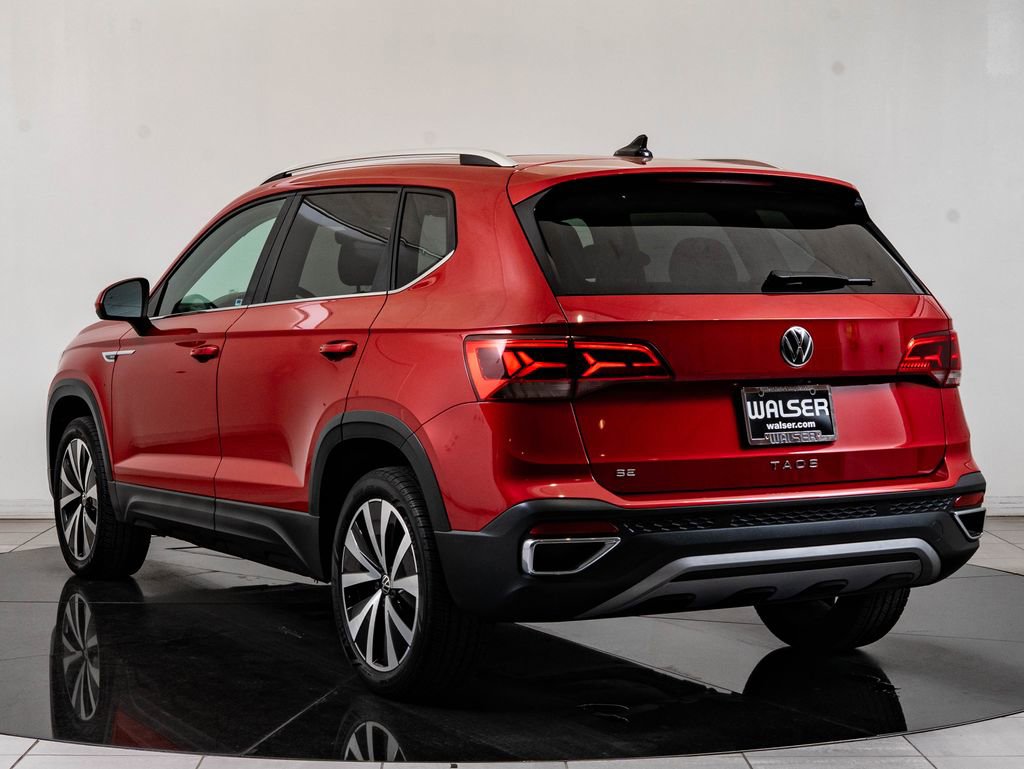 Used 2023 Volkswagen Taos SE w/ Panoramic Sunroof Package FWD image 6