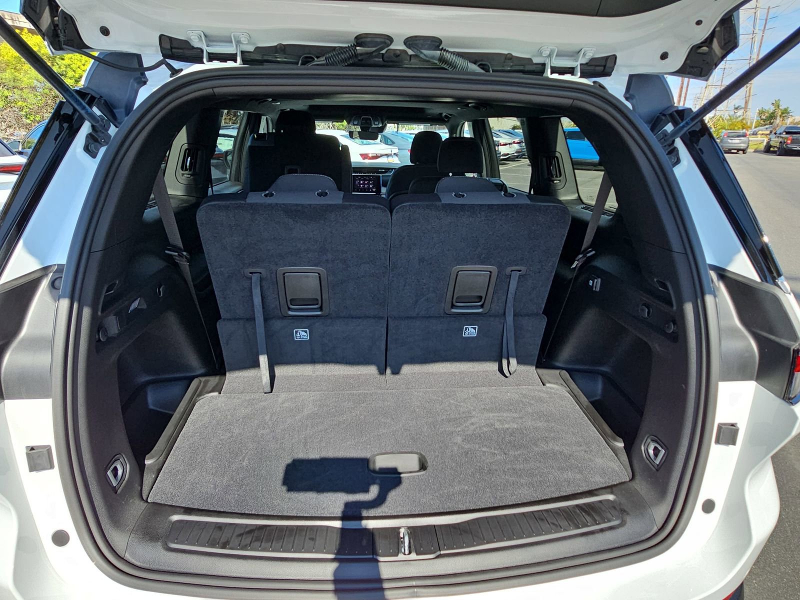 Used 2025 Jeep Grand Cherokee L Laredo RWD image 13