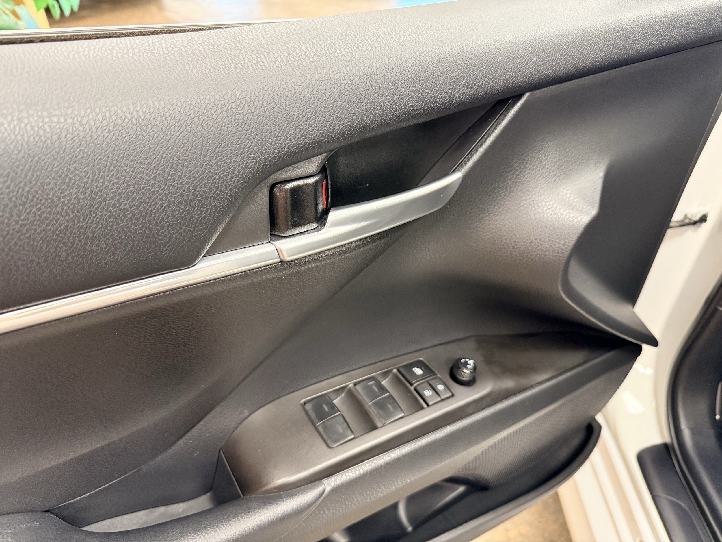 Used 2023 Toyota Camry LE FWD image 9