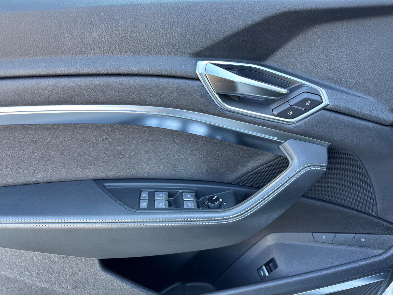 Used 2024 Audi Q8 e-tron Prestige w/ Prestige Package image 10