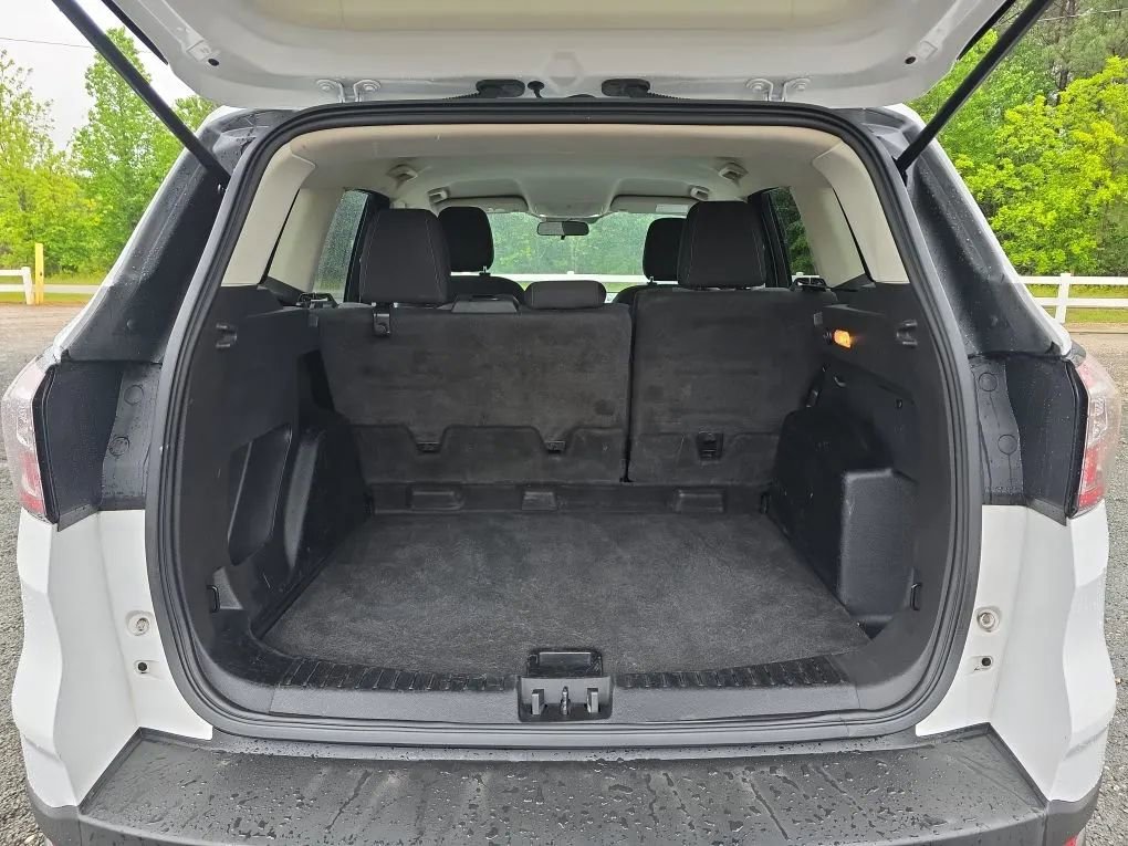 Used 2018 Ford Escape SE FWD image 40