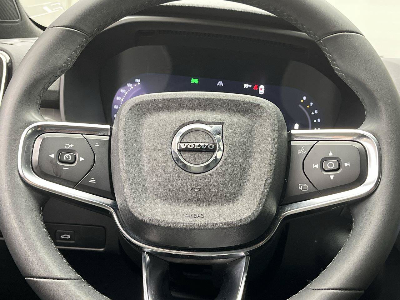 Used 2023 Volvo XC40 B5 Core AWD/4WD image 13