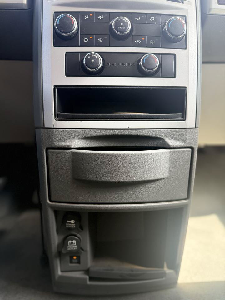 Used 2010 Chrysler Town & Country Touring FWD image 21