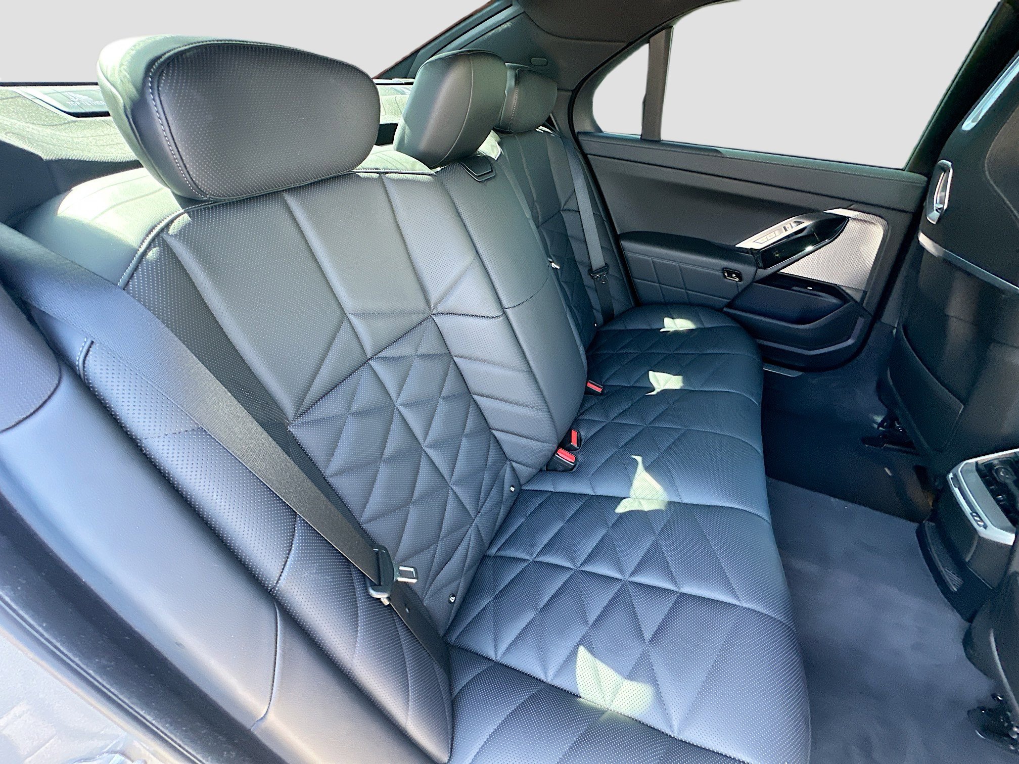 Used 2023 BMW 740i w/ Parking Assistance Package image 30