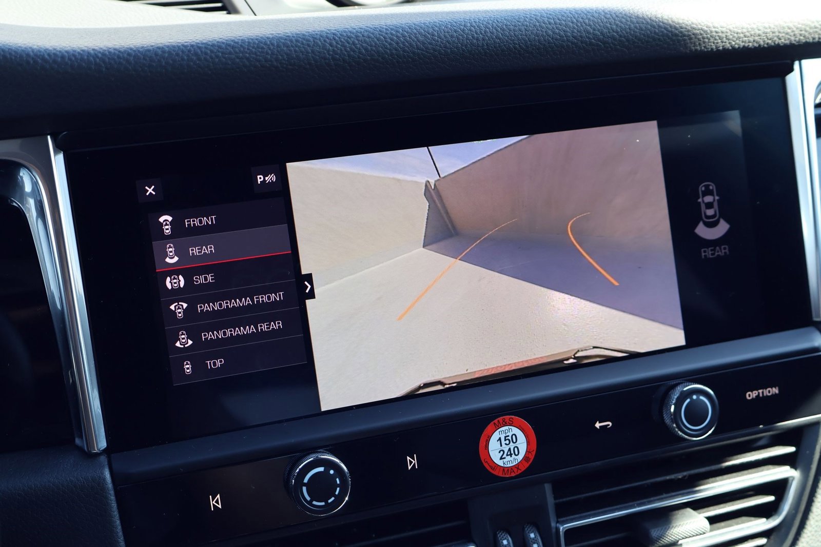 Certified 2025 Porsche Macan image 19