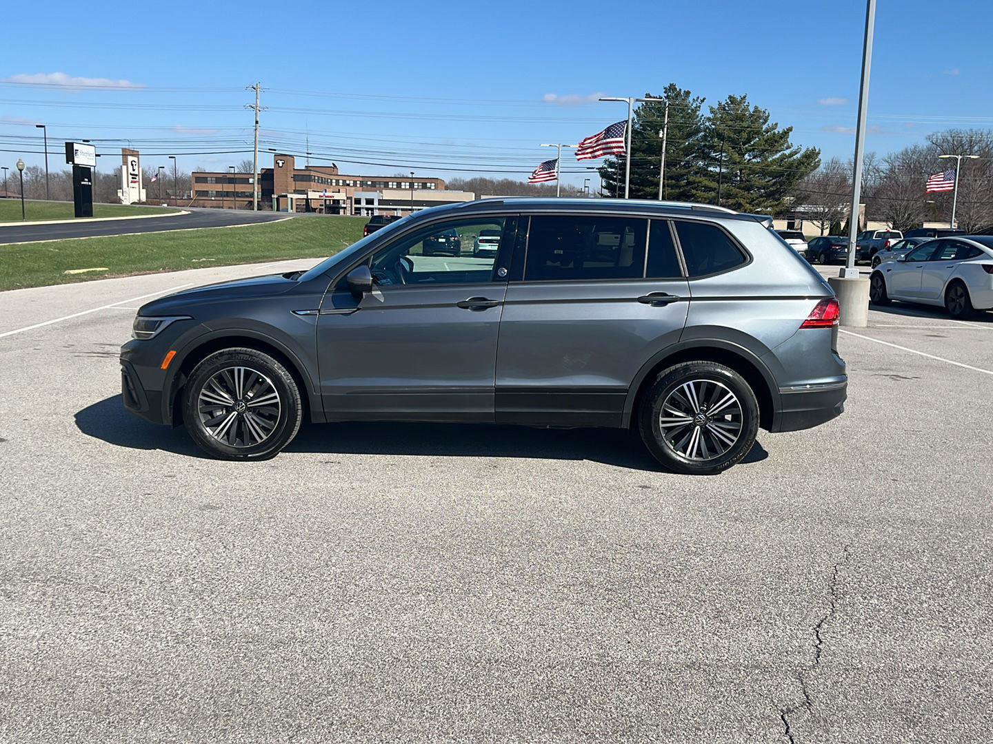 Used 2024 Volkswagen Tiguan Wolfsburg Edition image 2