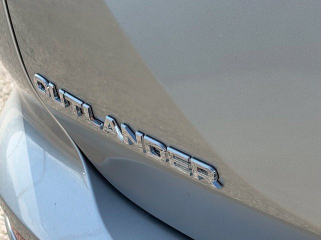 New 2026 Mitsubishi Outlander SE FWD image 14