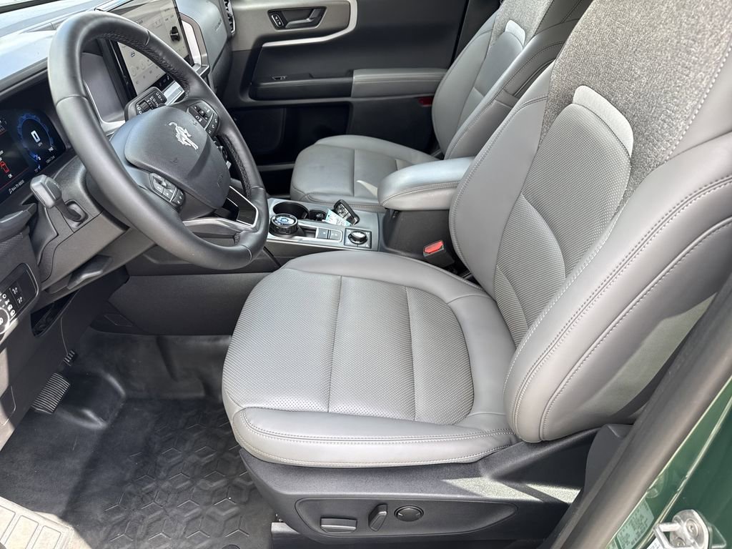 Used 2025 Ford Bronco Sport Badlands image 9