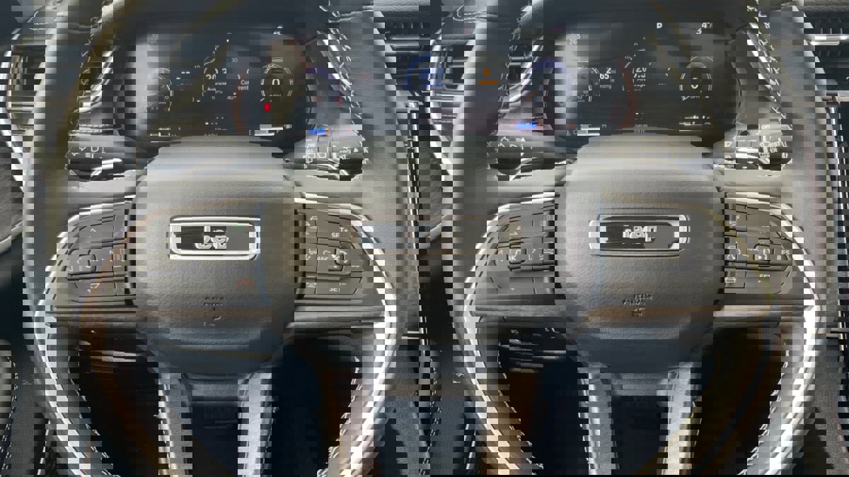 Used 2022 Jeep Grand Cherokee Limited image 16