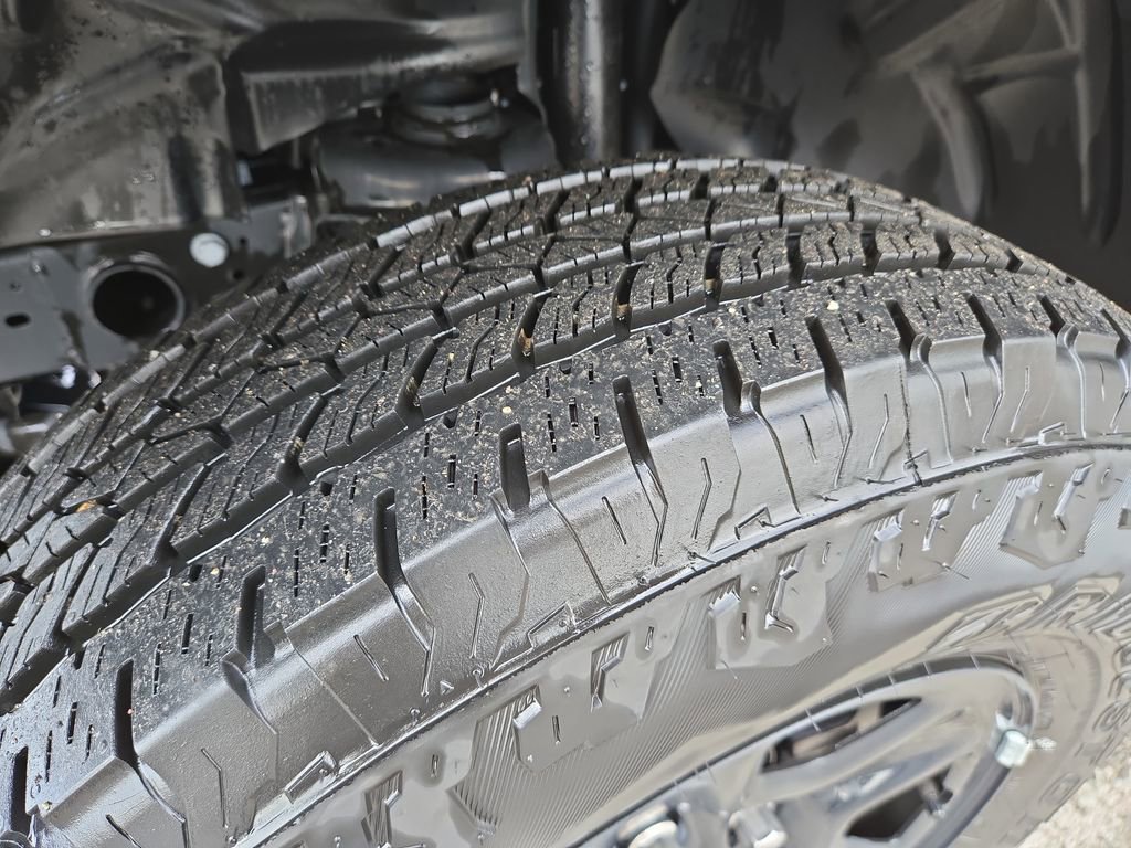 Used 2025 Jeep Gladiator Sport image 11