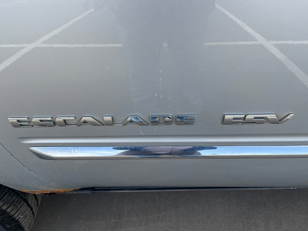 Used 2013 Cadillac Escalade ESV Platinum image 37