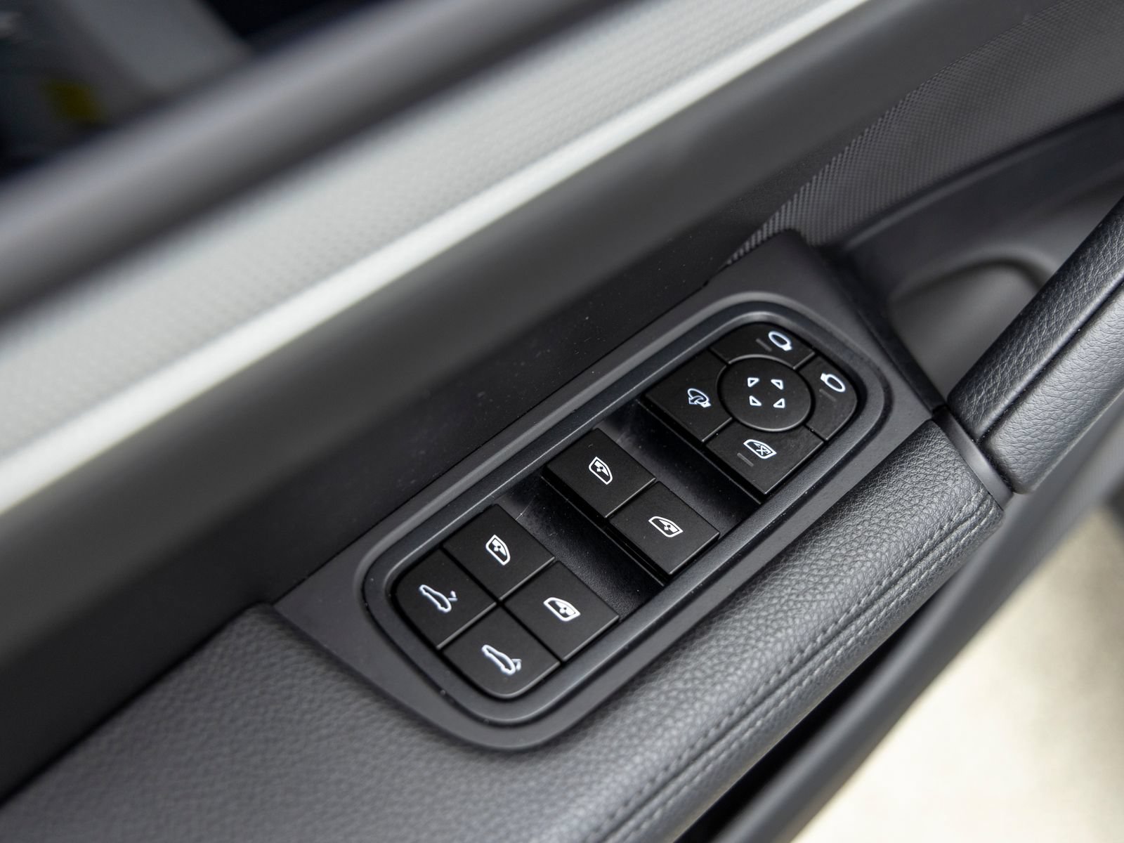 Certified 2026 Porsche Cayenne Coupe AWD/4WD image 23