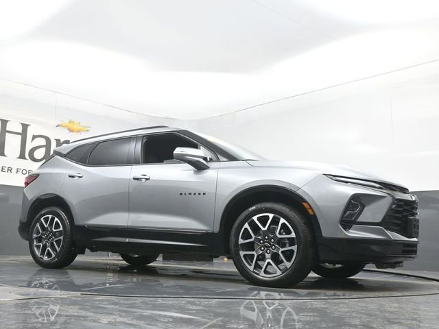 Used 2025 Chevrolet Blazer RS image 2