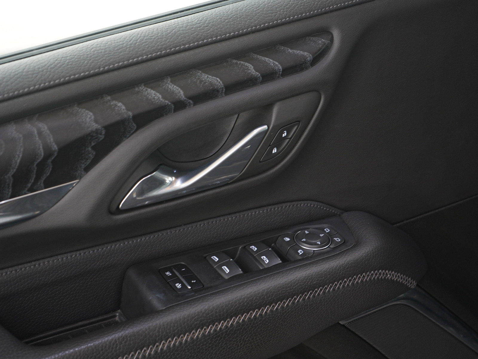 Used 2023 GMC Yukon Denali image 25