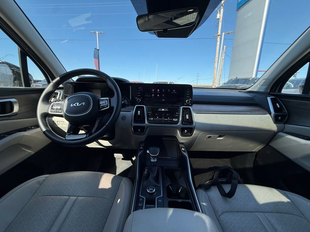 Used 2022 Kia Sorento EX w/ Panoramic Sunroof Package image 27