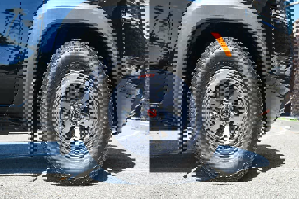 Used 2025 Nissan Frontier Pro-X image 12