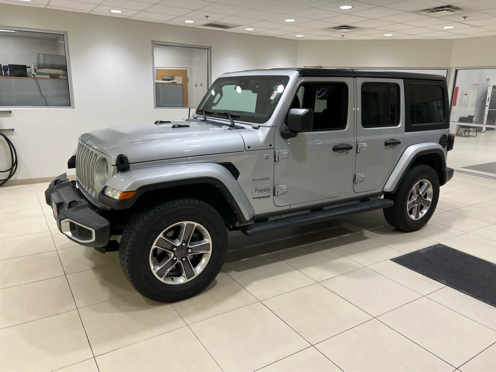 Used 2022 Jeep Wrangler Unlimited Sahara w/ Cold Weather Group image 3