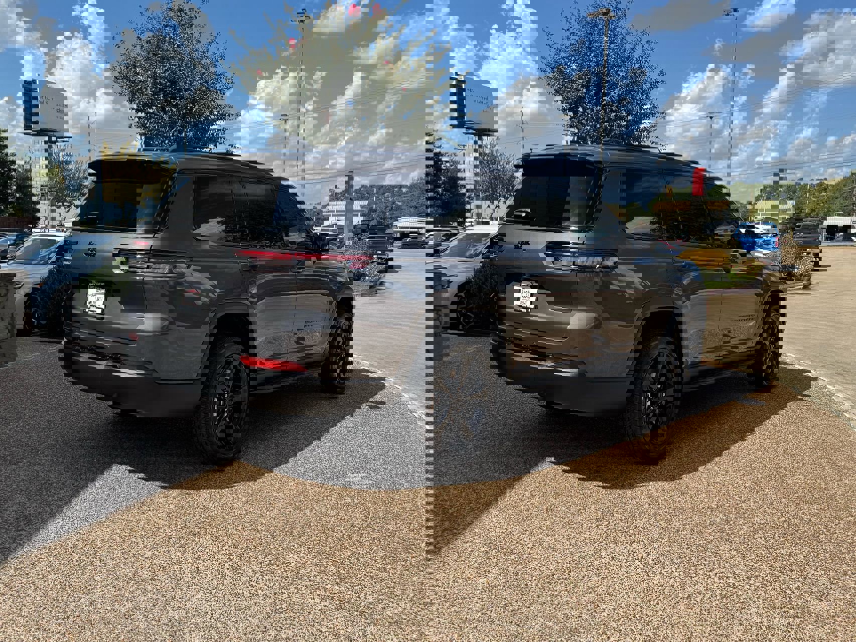 Used 2023 Jeep Grand Cherokee L Laredo image 8