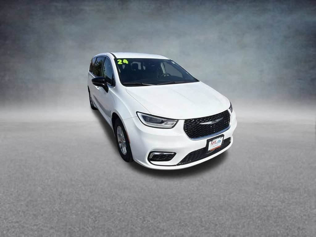 Used 2024 Chrysler Pacifica Touring-L FWD image 16