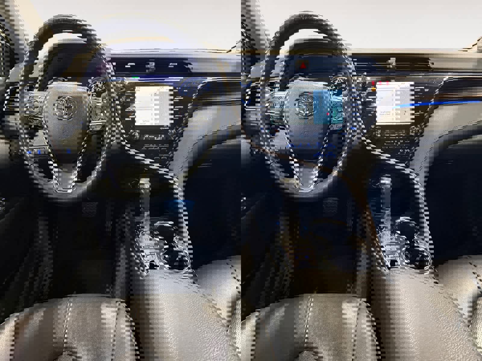 Used 2020 Toyota Camry XLE w/ Sunroof Package image 11