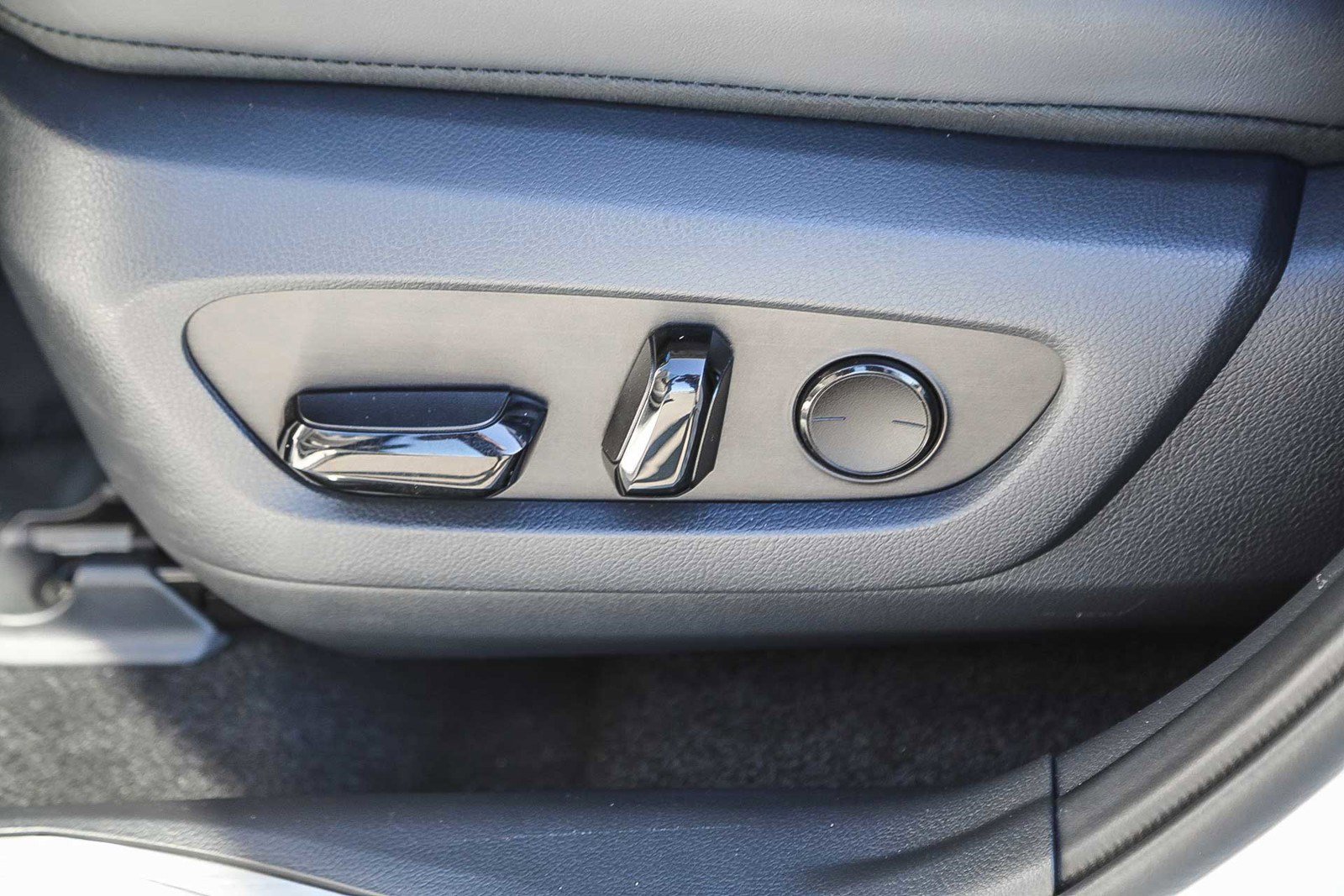 Used 2025 Lexus NX 350h AWD w/ Premium Package image 19