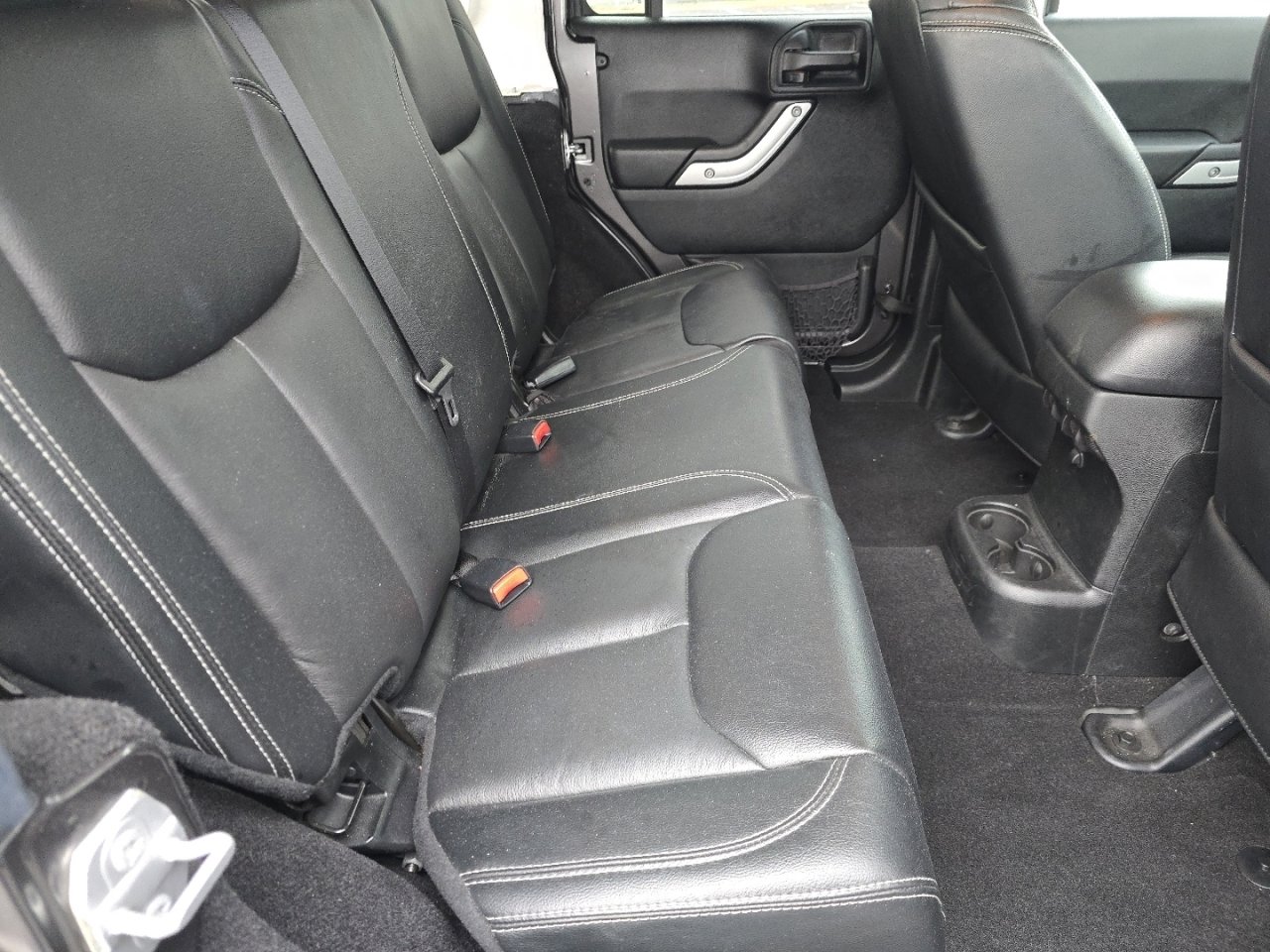 Used 2016 Jeep Wrangler Unlimited Sahara w/ Dual Top Group image 18