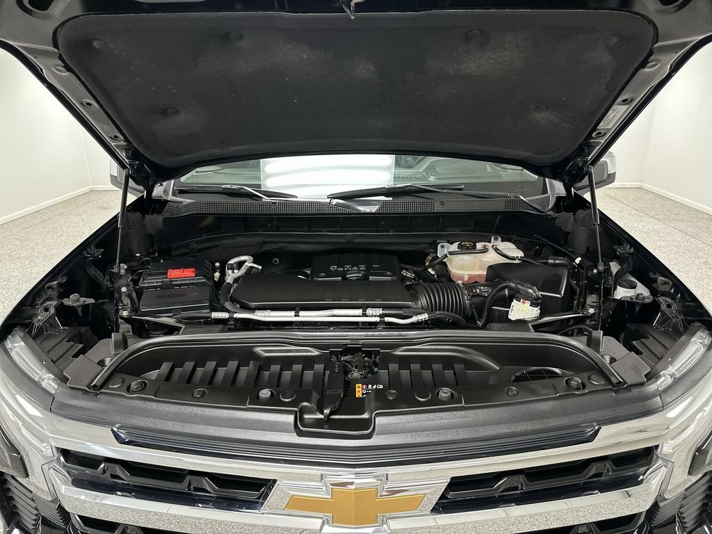 Used 2024 Chevrolet Silverado 1500 LT AWD/4WD image 17