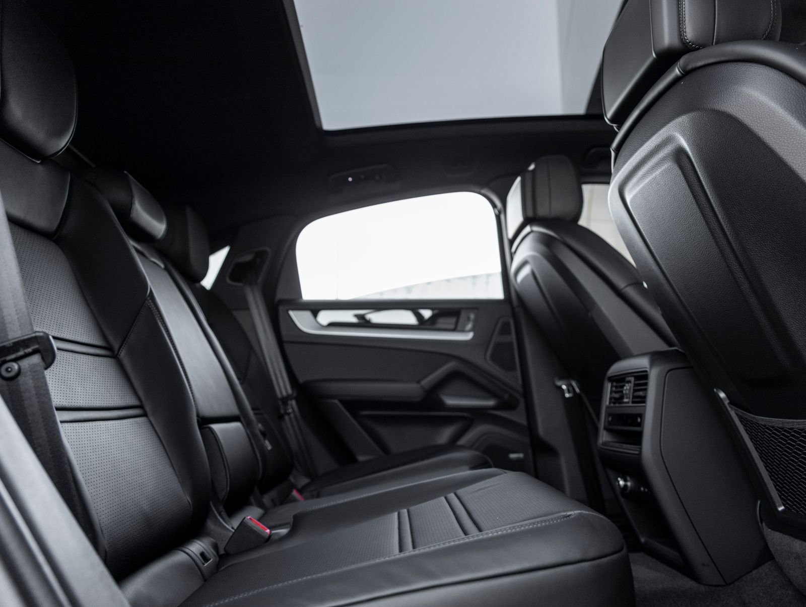 Certified 2026 Porsche Cayenne Coupe image 38