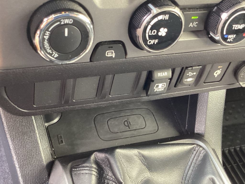 Used 2018 Toyota Tacoma TRD Sport AWD/4WD image 33