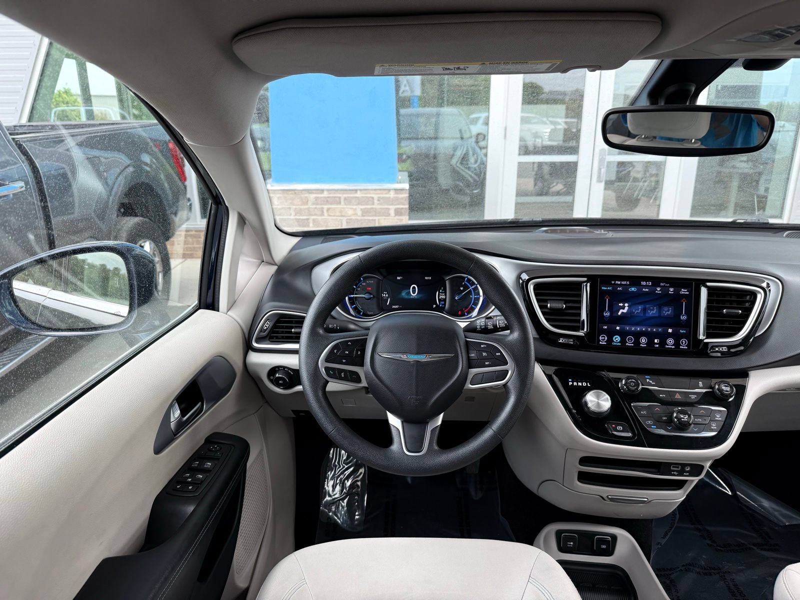 Used 2018 Chrysler Pacifica Touring Plus FWD image 33