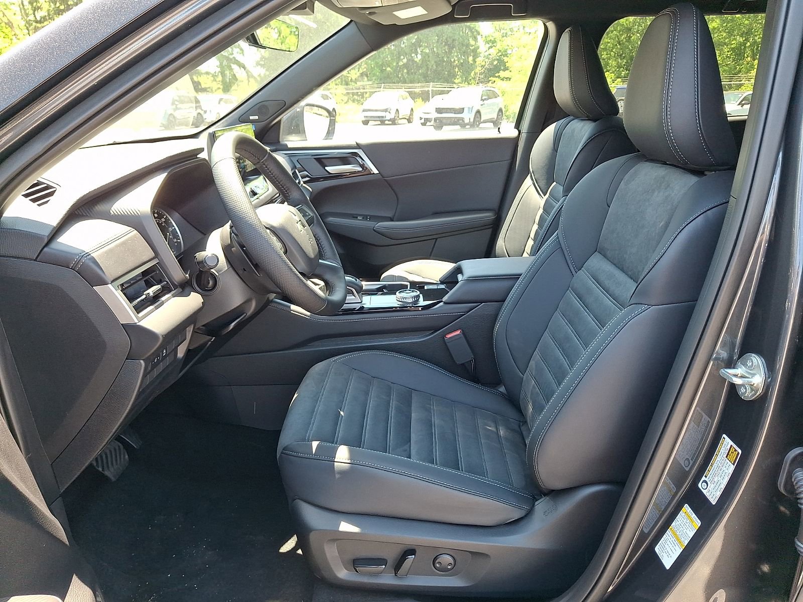 New 2026 Mitsubishi Outlander LE AWD/4WD image 14