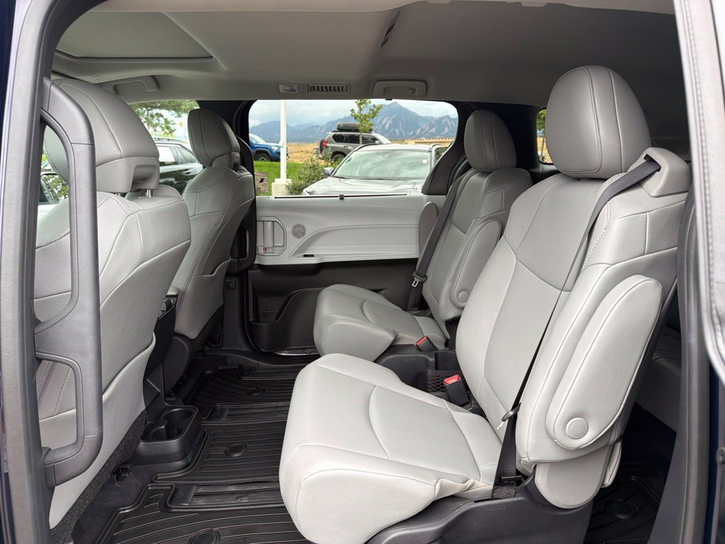 Used 2026 Toyota Sienna XLE AWD/4WD image 19