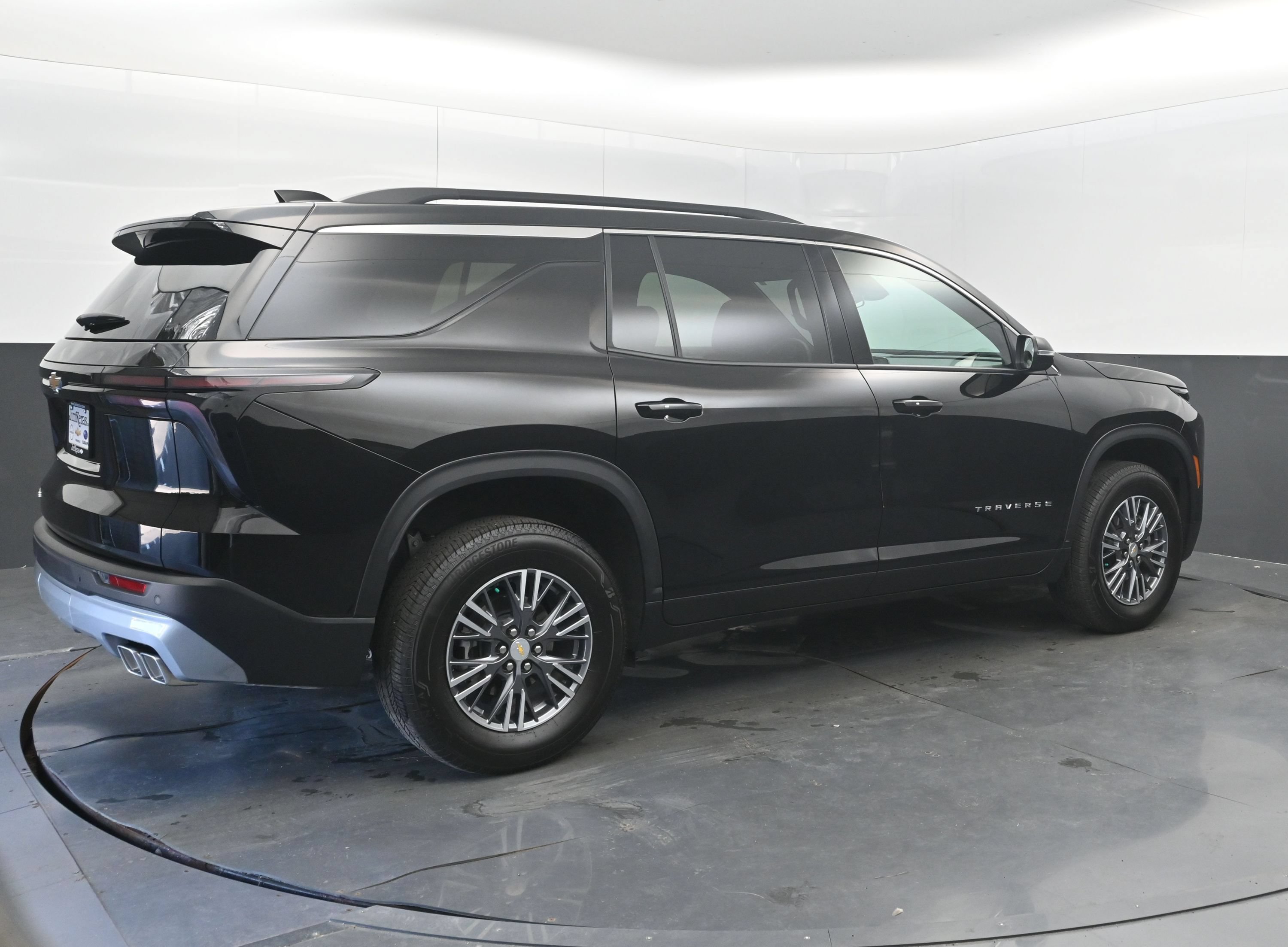 Certified 2026 Chevrolet Traverse LT FWD image 9