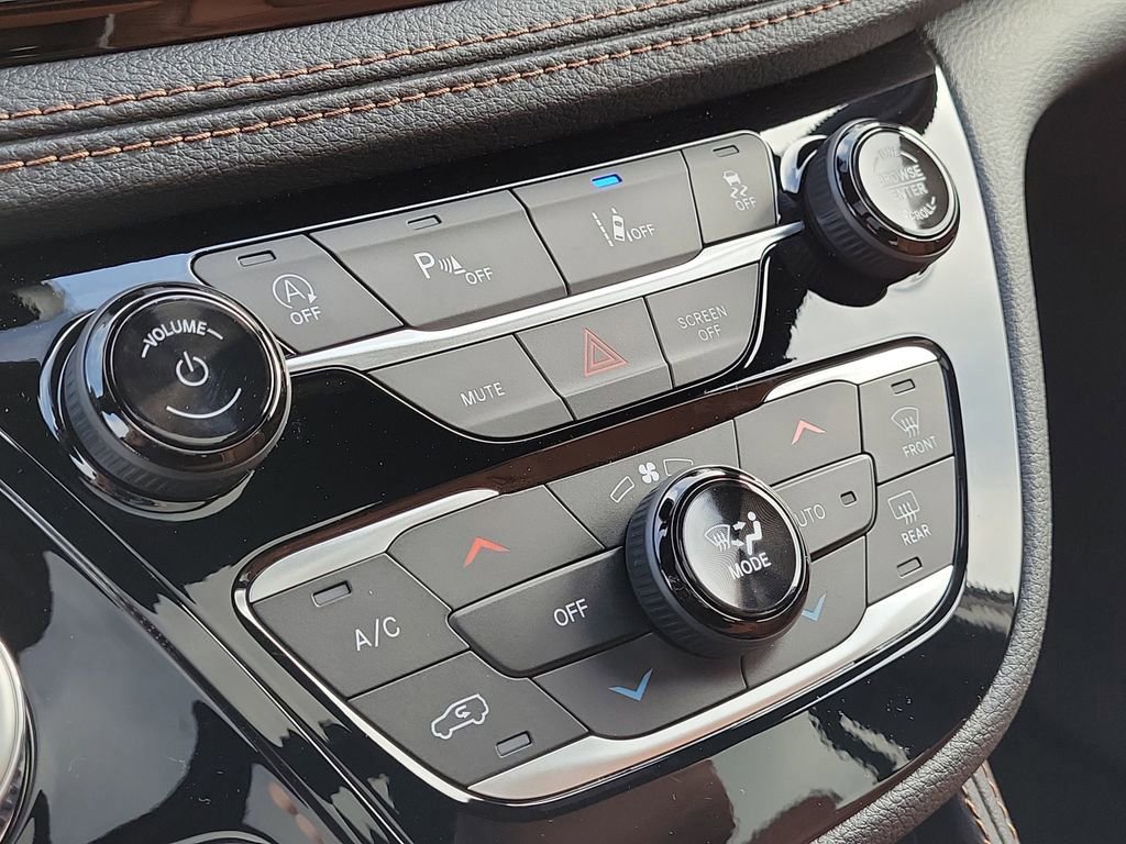 New 2026 Chrysler Pacifica Pinnacle w/ Trailer Tow Group image 32