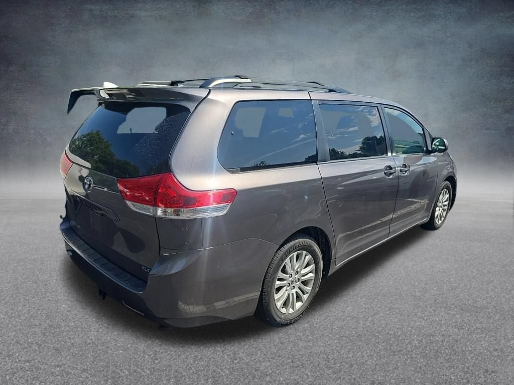 Used 2014 Toyota Sienna XLE FWD image 8